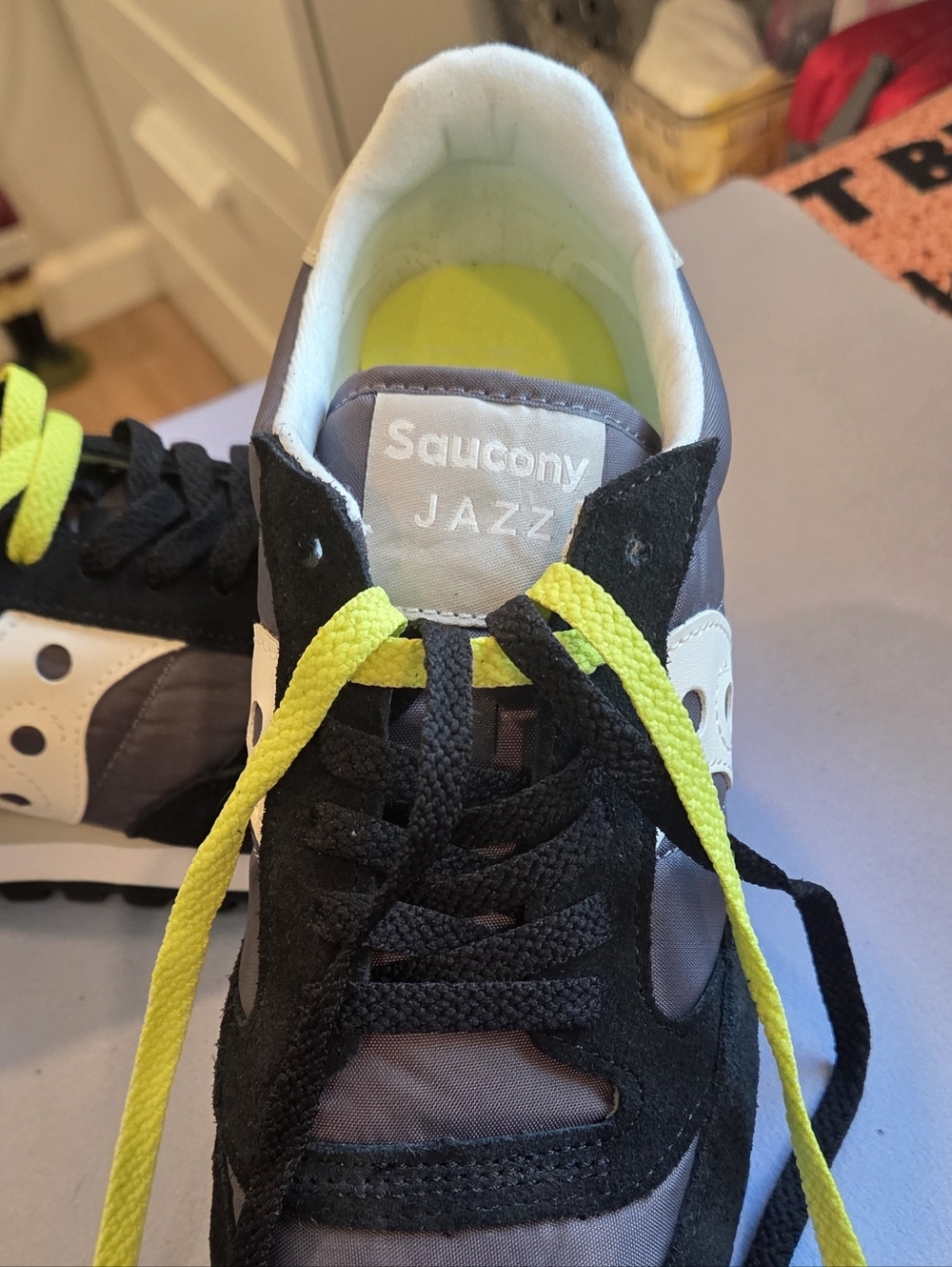 NEW Women's Saucony Jazz Sneakers - Black Suede & Gray/White/Cream - Size 7.5 US - Picture 3 of 13